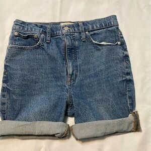 Madewell Women’s Cut offs size 28.